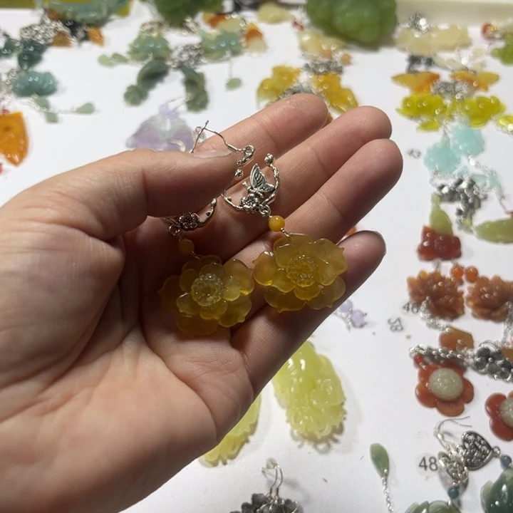 蛇纹石玉合金耳饰