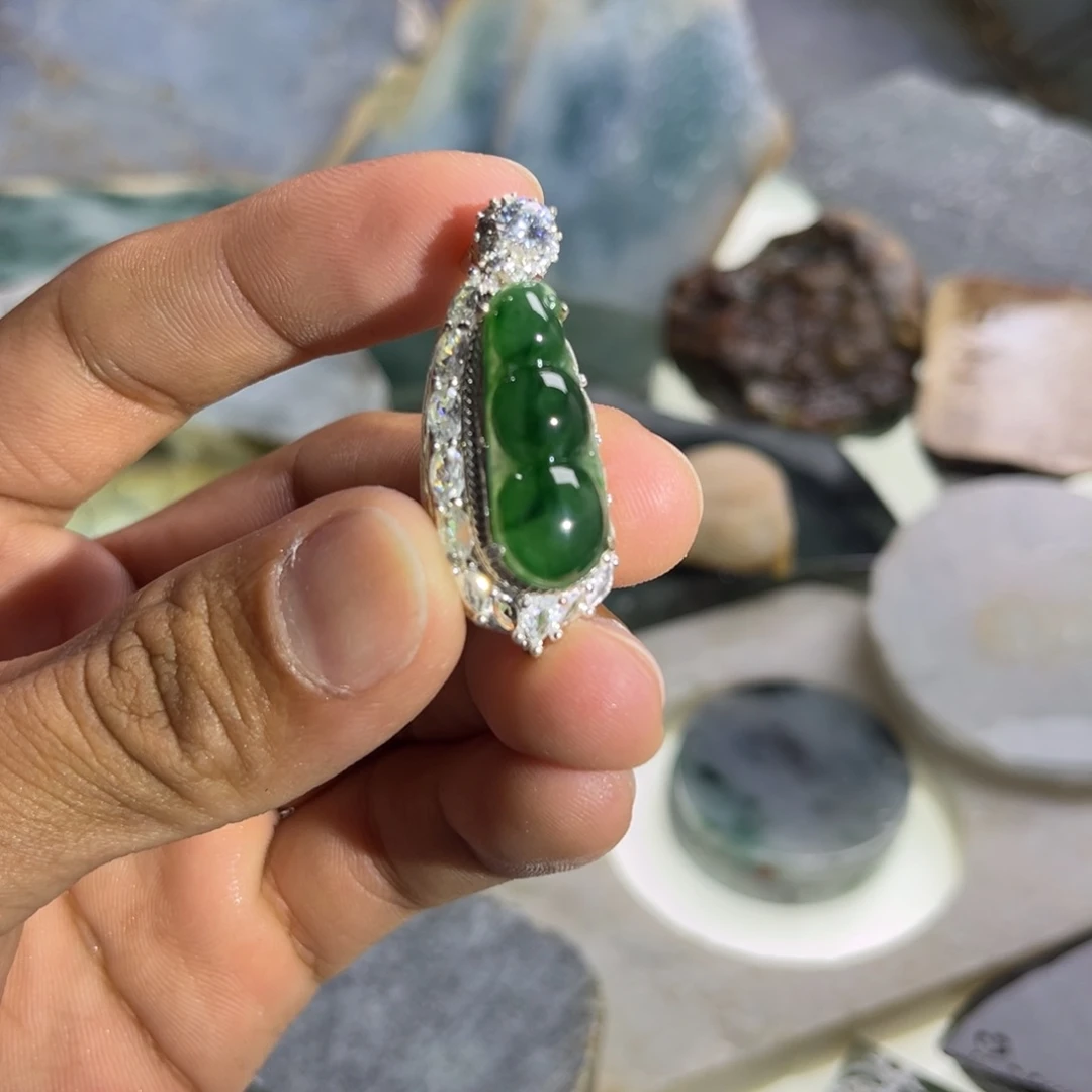 翡翠未镶嵌颈饰纯天然缅甸翡翠A货福豆