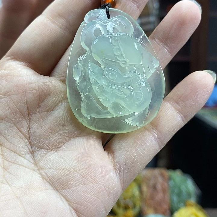 蛇纹石玉未镶嵌颈饰