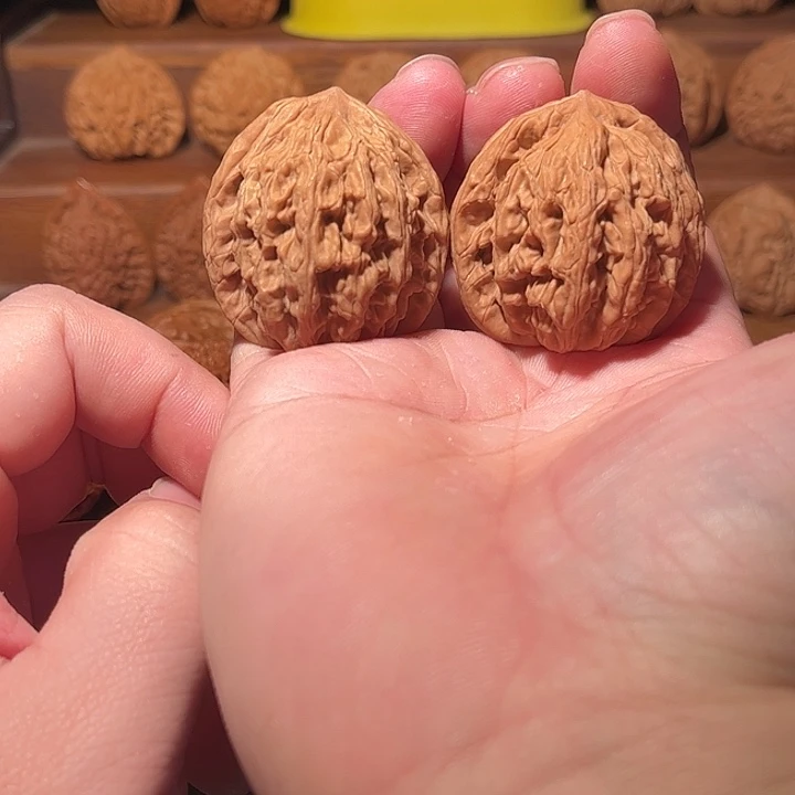 文玩核桃把件麦穗虎头