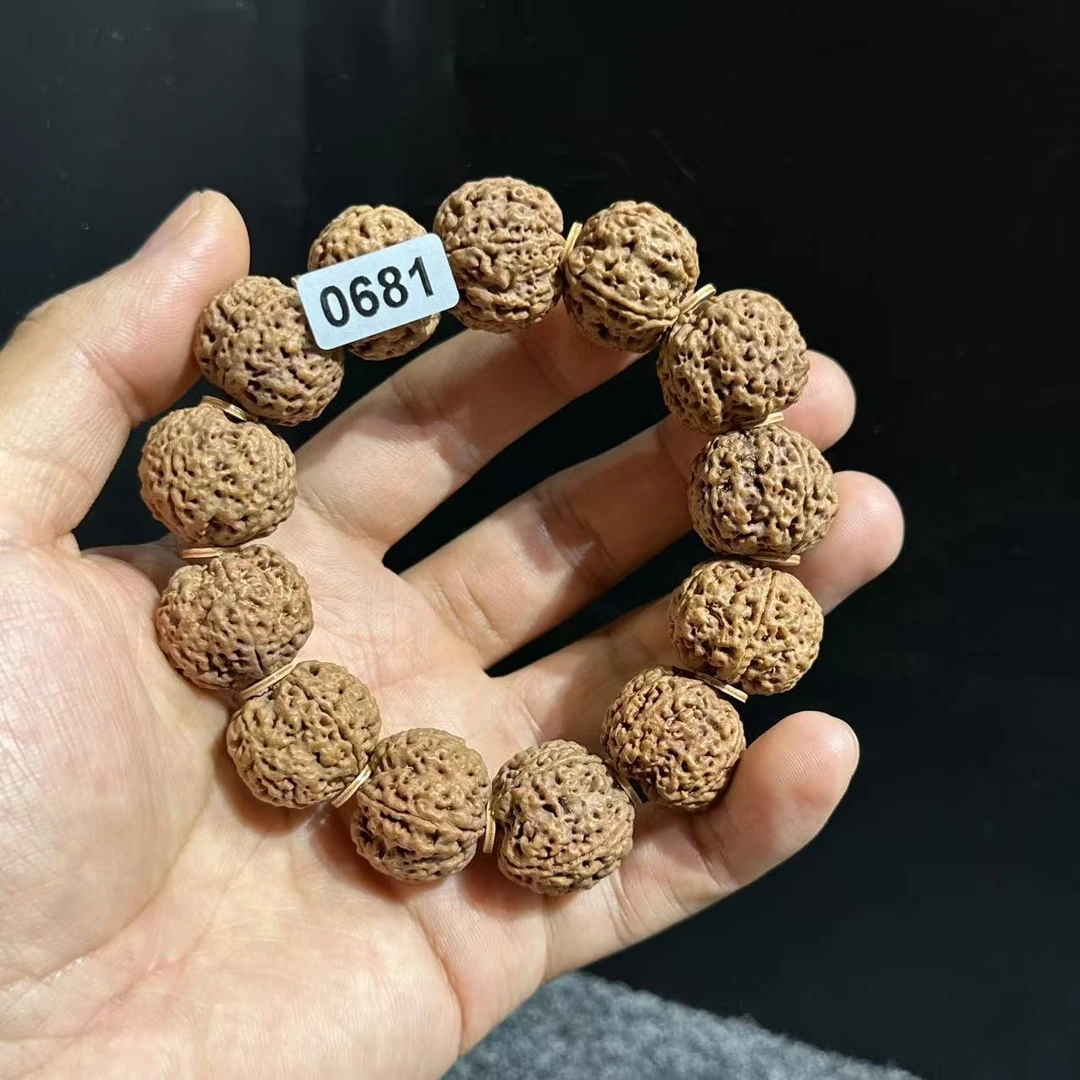 0681号拍品（手串）