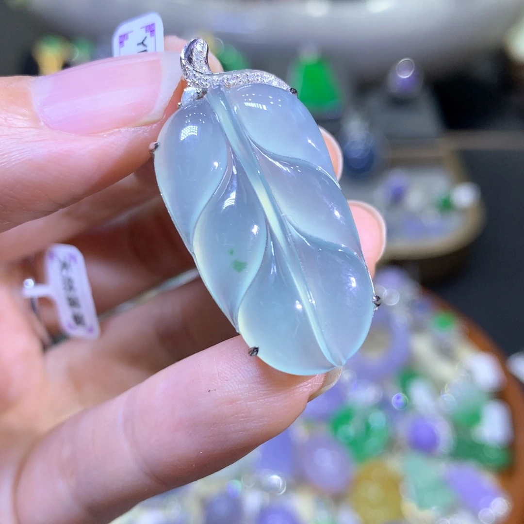 【闪购商品】翡翠颈饰18K金镶嵌翡翠吊坠项链