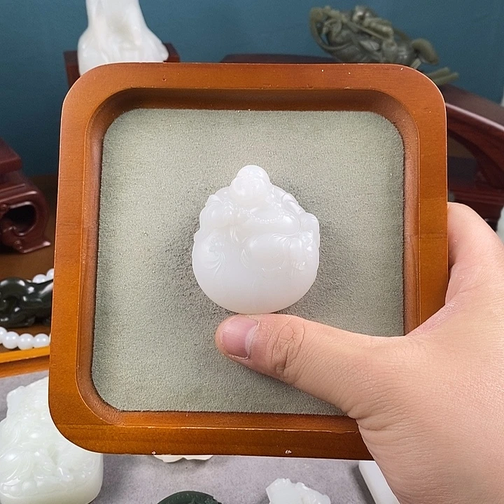 和田玉未镶嵌颈饰福禄满怀