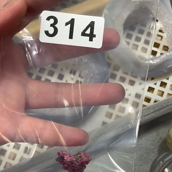 未镶嵌水晶大型摆件（非配饰）