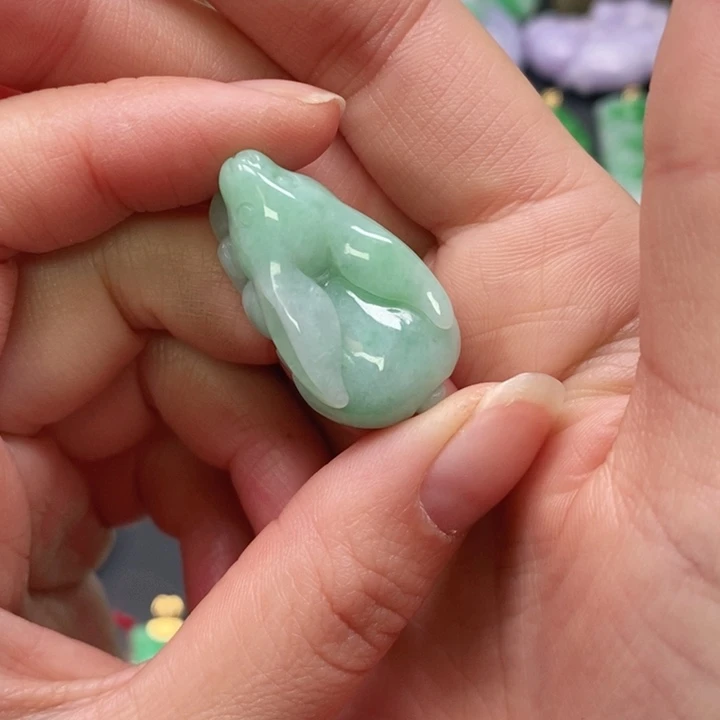 翡翠颈饰未镶嵌吊坠