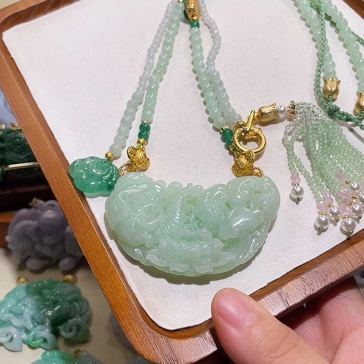 翡翠未镶嵌颈饰翡翠吊坠