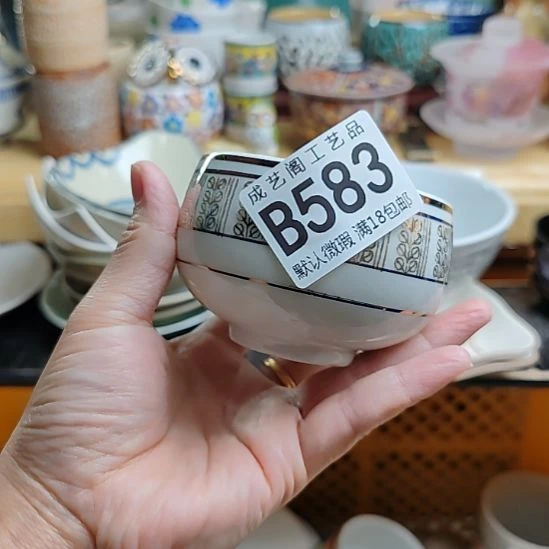 颜***心583瓷片颜色的瓷片