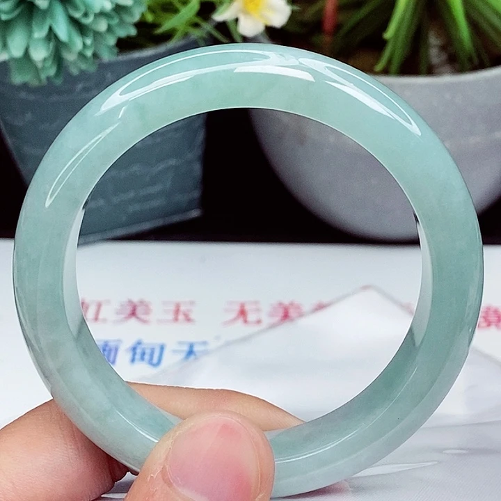 翡翠手镯未镶嵌57圈口