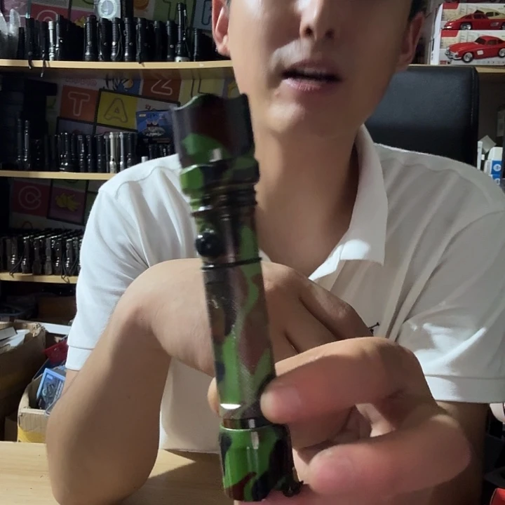 迷彩合金手电发4个