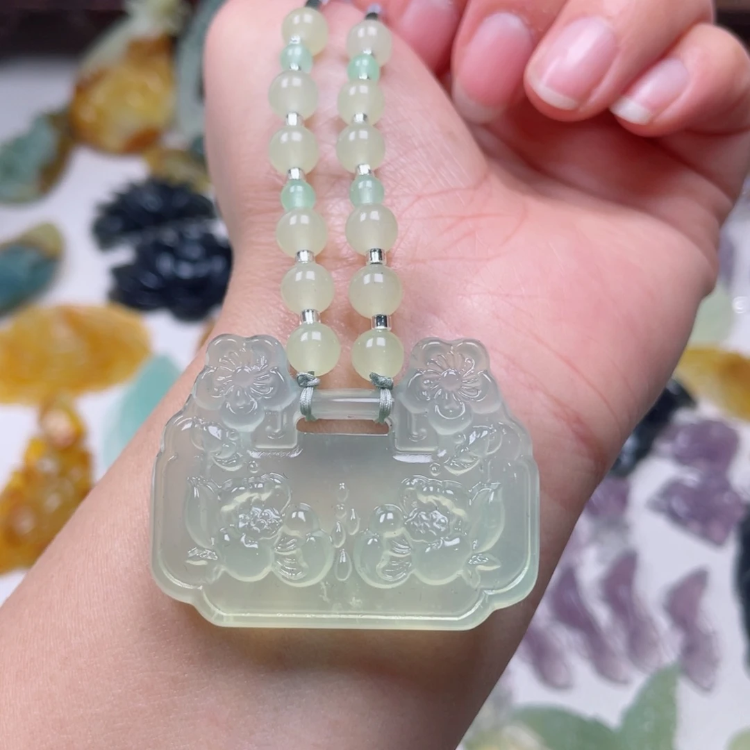 蛇纹石玉颈饰未镶嵌