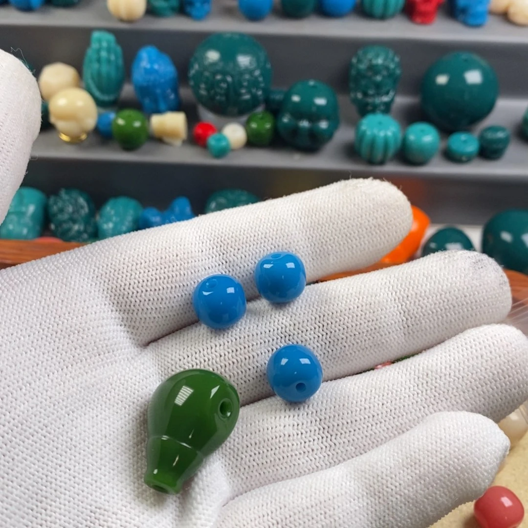 琉璃颈饰Y****?尺寸10珠，三通15左右