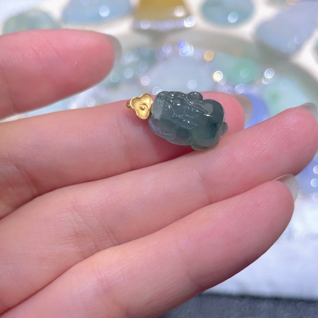 翡翠18K金镶嵌颈饰翡翠