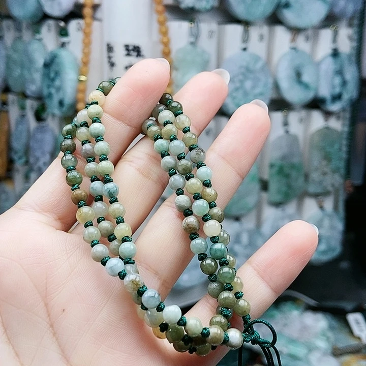 颈饰足铂镶嵌翡翠翡翠