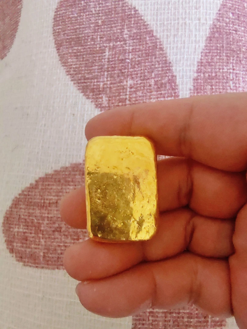 金色方块一个50克左右 手工提炼 克重不同  可烧可溶 里外一色