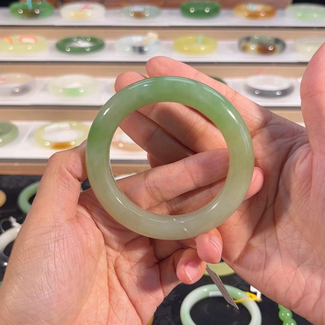 和田玉未镶嵌手镯  「」