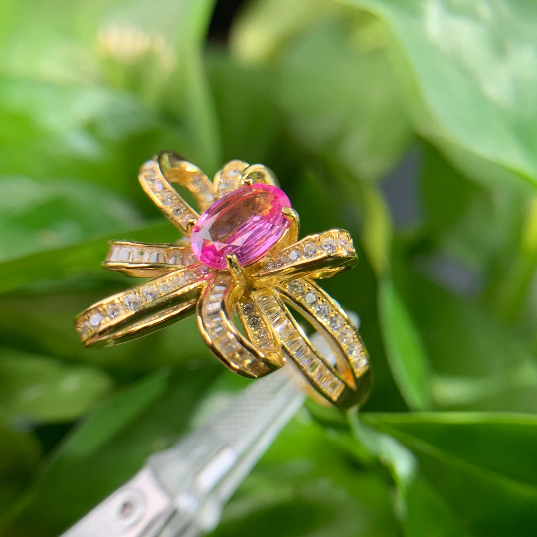 天然粉色蓝宝石6*8椭圆1.5克拉左右带CGRL证书S925通体银