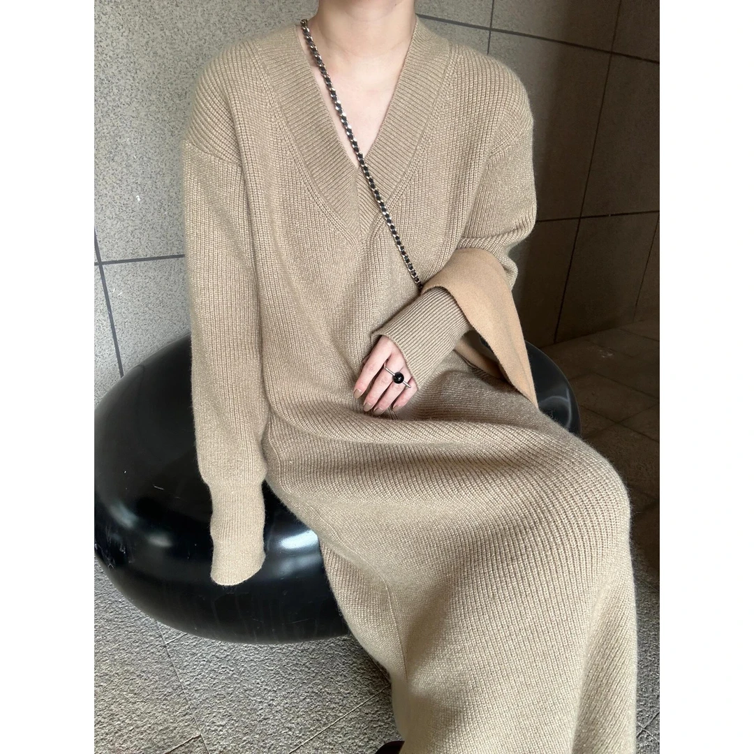 【现货】法式慵懒高级气质休闲V领针织连衣裙秋冬宽松显瘦百搭长裙