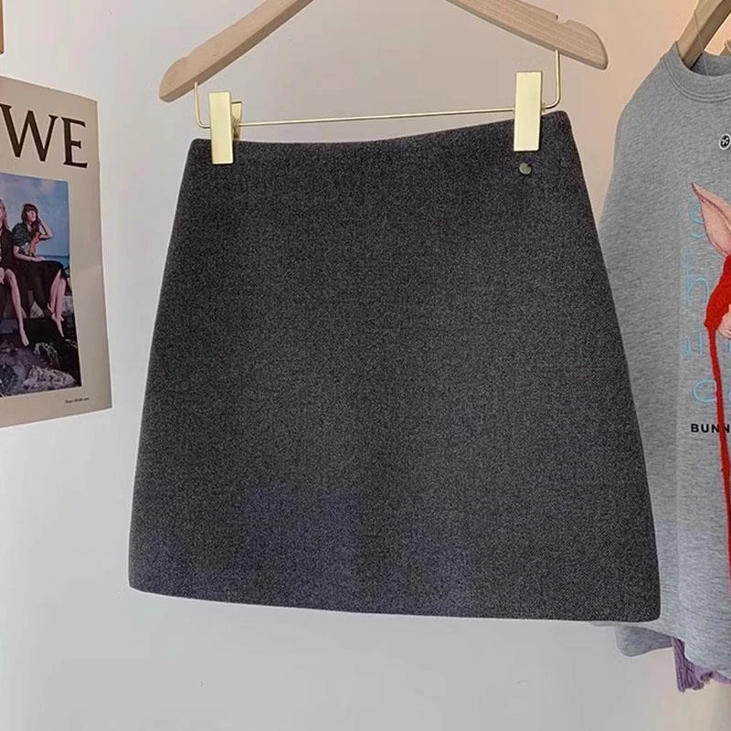 灰色毛呢半身裙2025新款高腰百搭显瘦a字包臀裙大尺码秋冬遮胯短