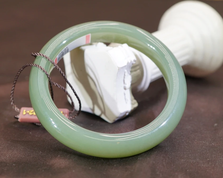 和田玉手镯 B010802