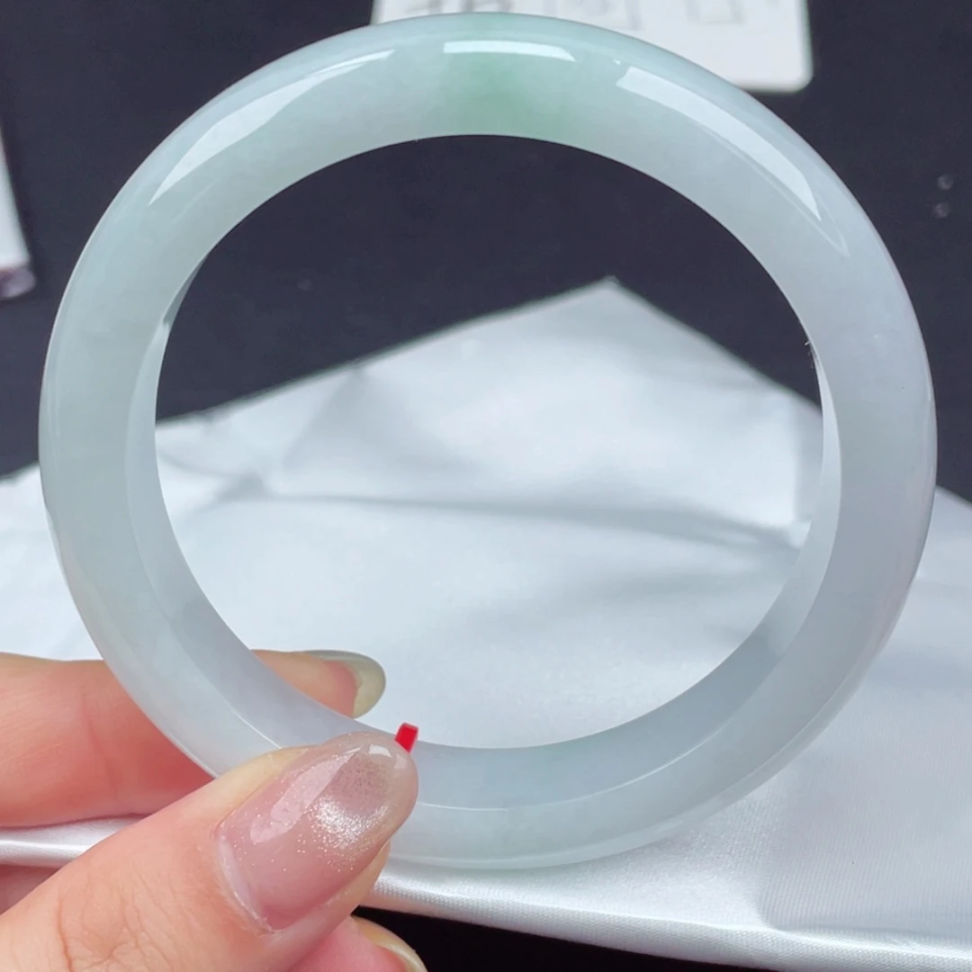 翡翠手镯未镶嵌61圈口