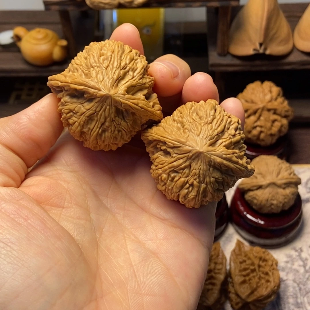 文玩核桃把件全品绣球尺寸45