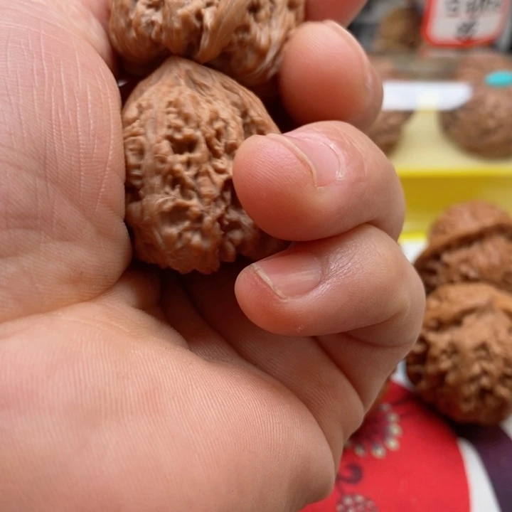 文玩核桃吊坠枫*35全品红宝石