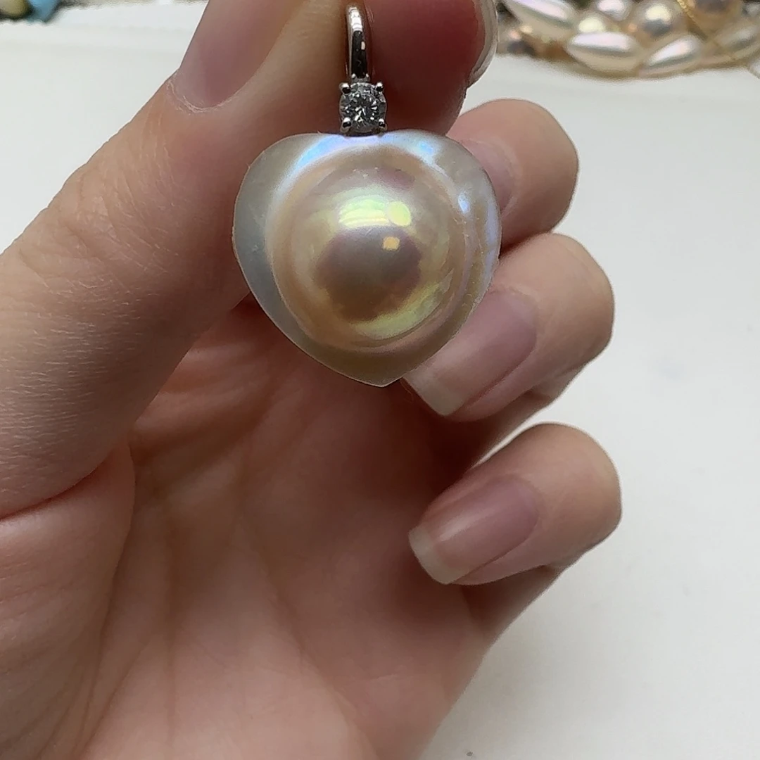 颈饰18K金镶嵌拼合珍珠（马贝珠）