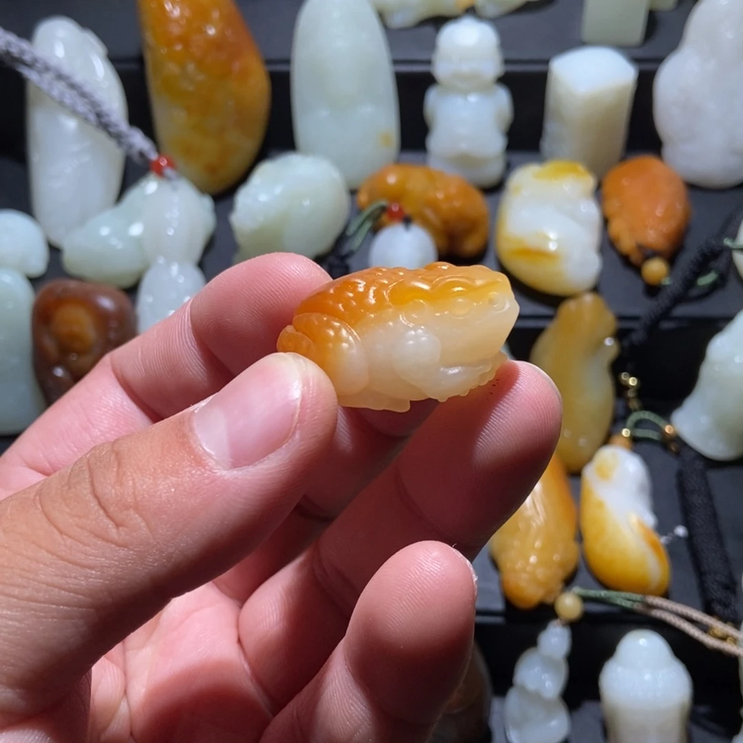 和田玉未镶嵌颈饰老*