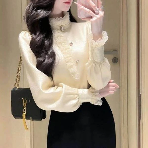 2025秋冬季新款女士时尚气质蕾丝拼接打底衫设计感超好看绝美上衣