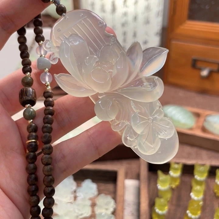 蛇纹石玉未镶嵌颈饰