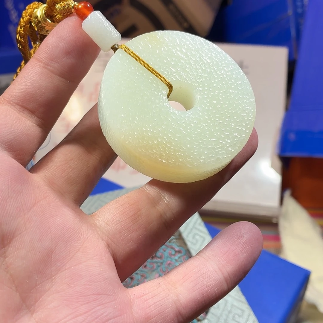 颈饰未镶嵌和田玉（糖玉）