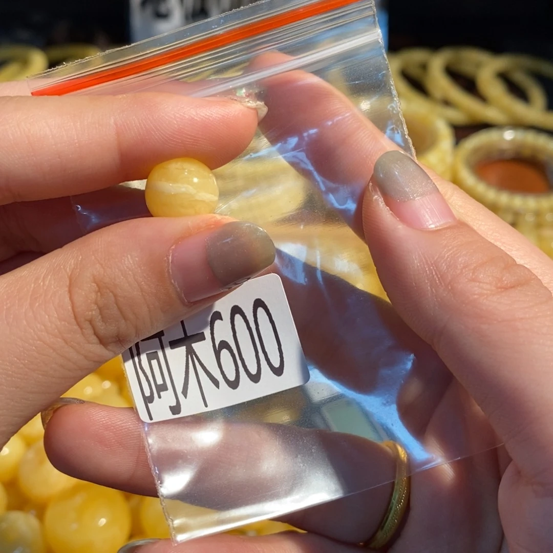 未镶嵌琥珀珠宝奇石600