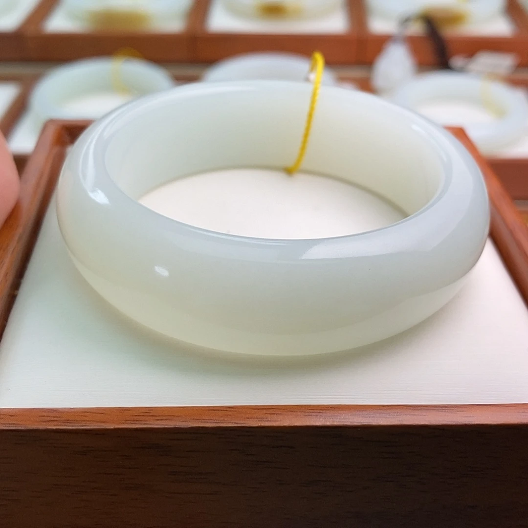 和田玉（白玉）未镶嵌手镯