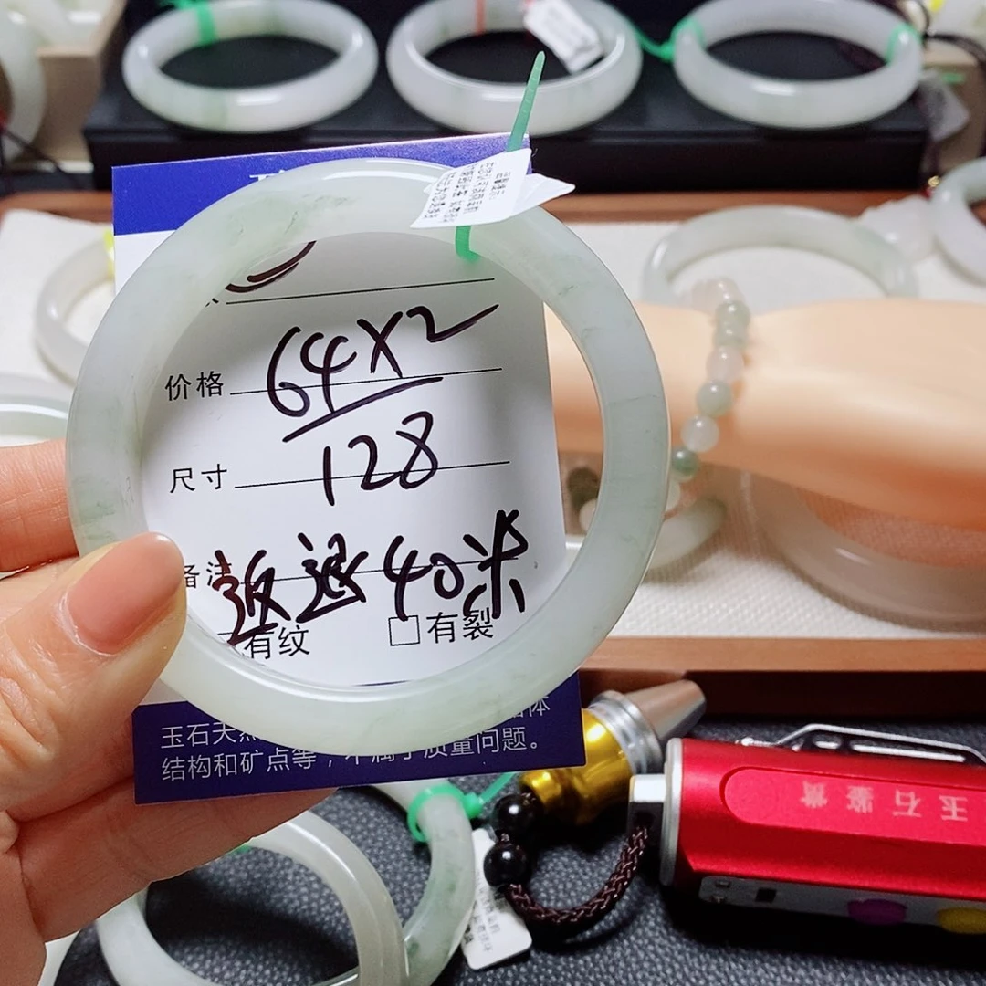 未镶嵌手镯石英质玉萍**逢