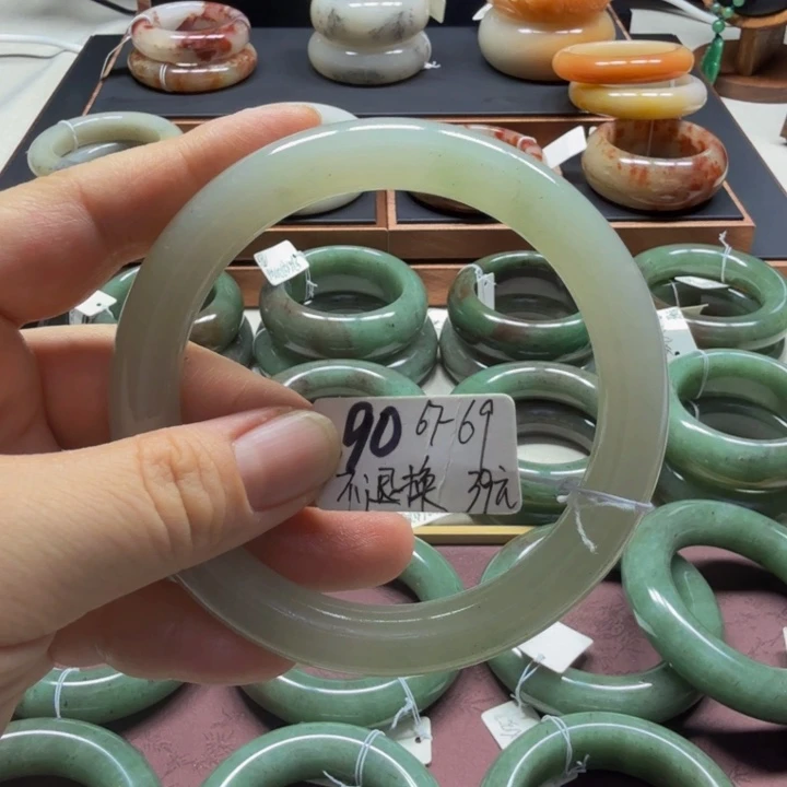 石英质玉未镶嵌手镯