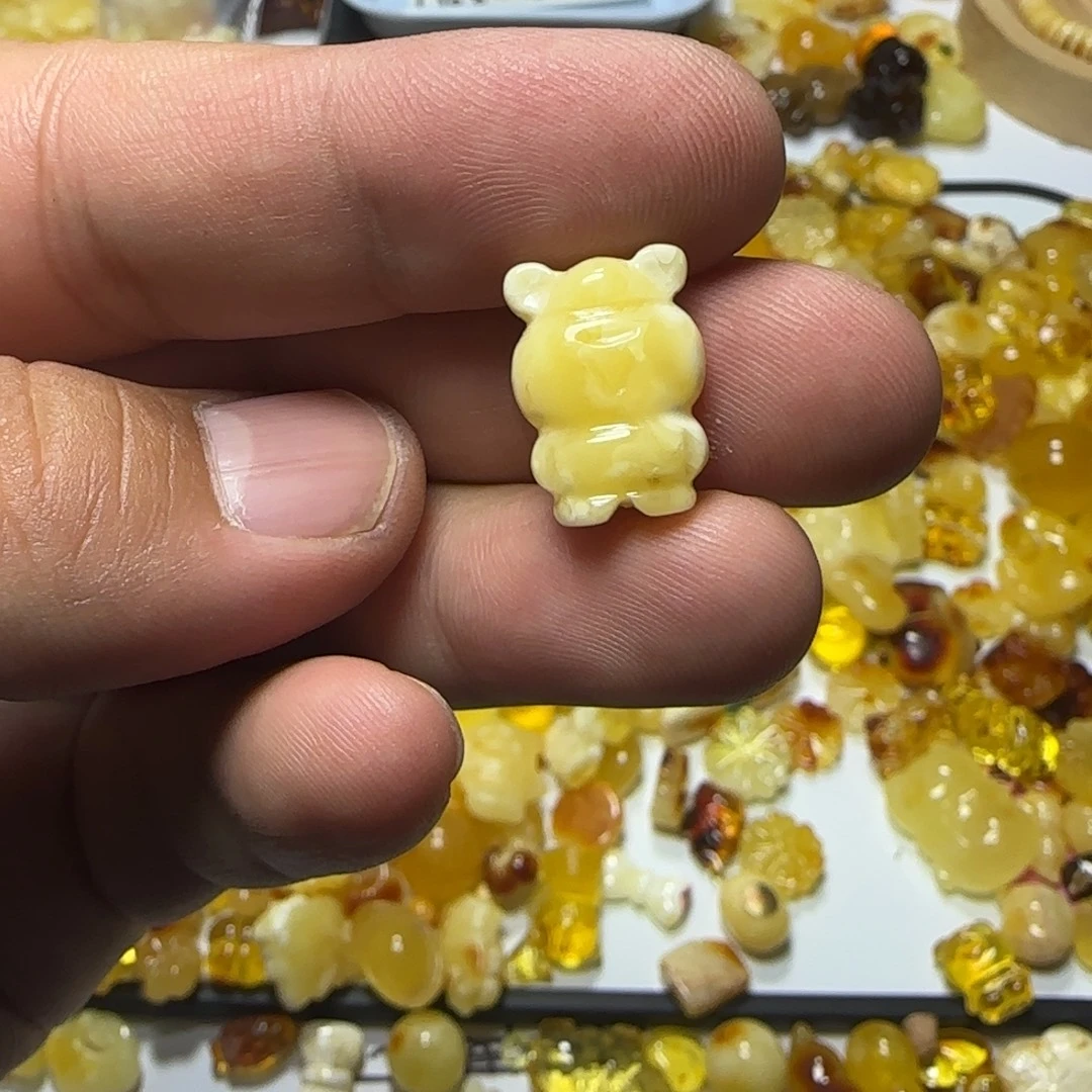 琥珀未镶嵌裸石0.9克