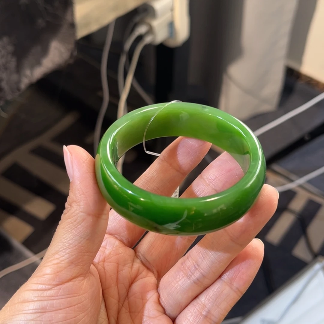 和田玉未镶嵌手镯  「俄碧 辣阳绿」宽胎