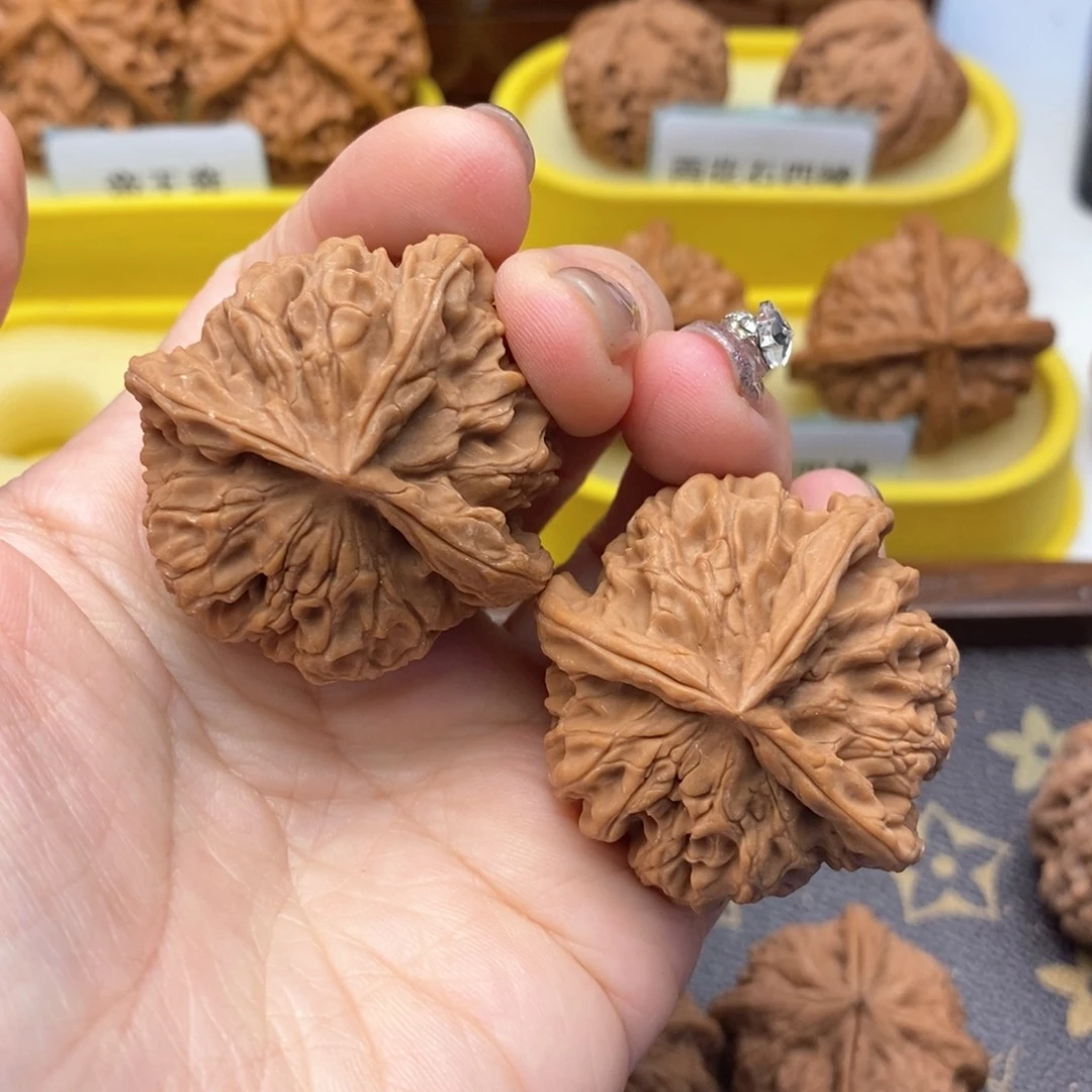 文玩核桃把件牡丹花王丁