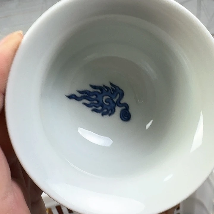 瓷片青花铠甲龙大压手杯