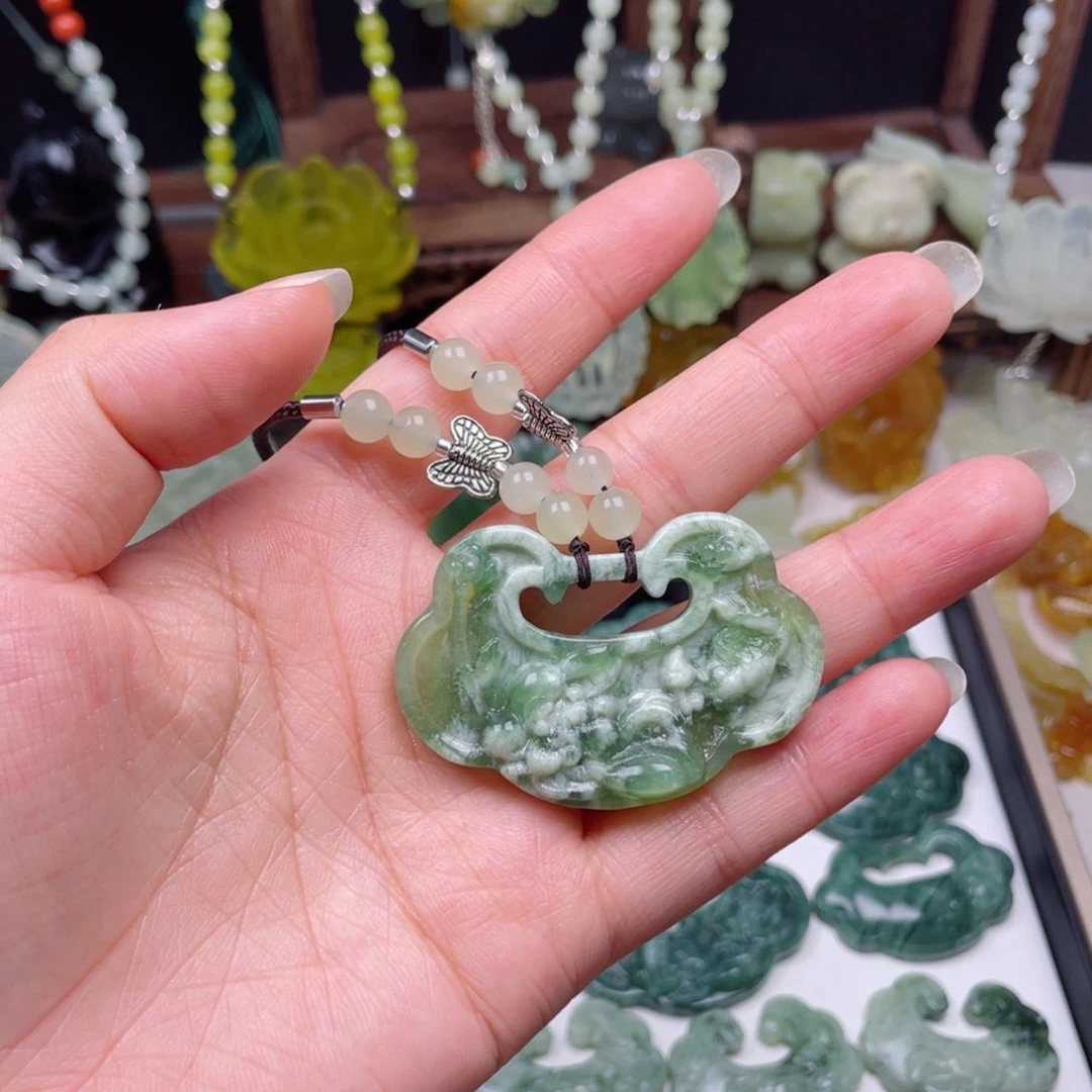 众***高蛇纹石玉未镶嵌颈饰