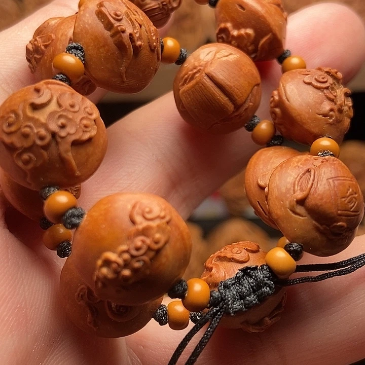 龙纹桃核法器多宝