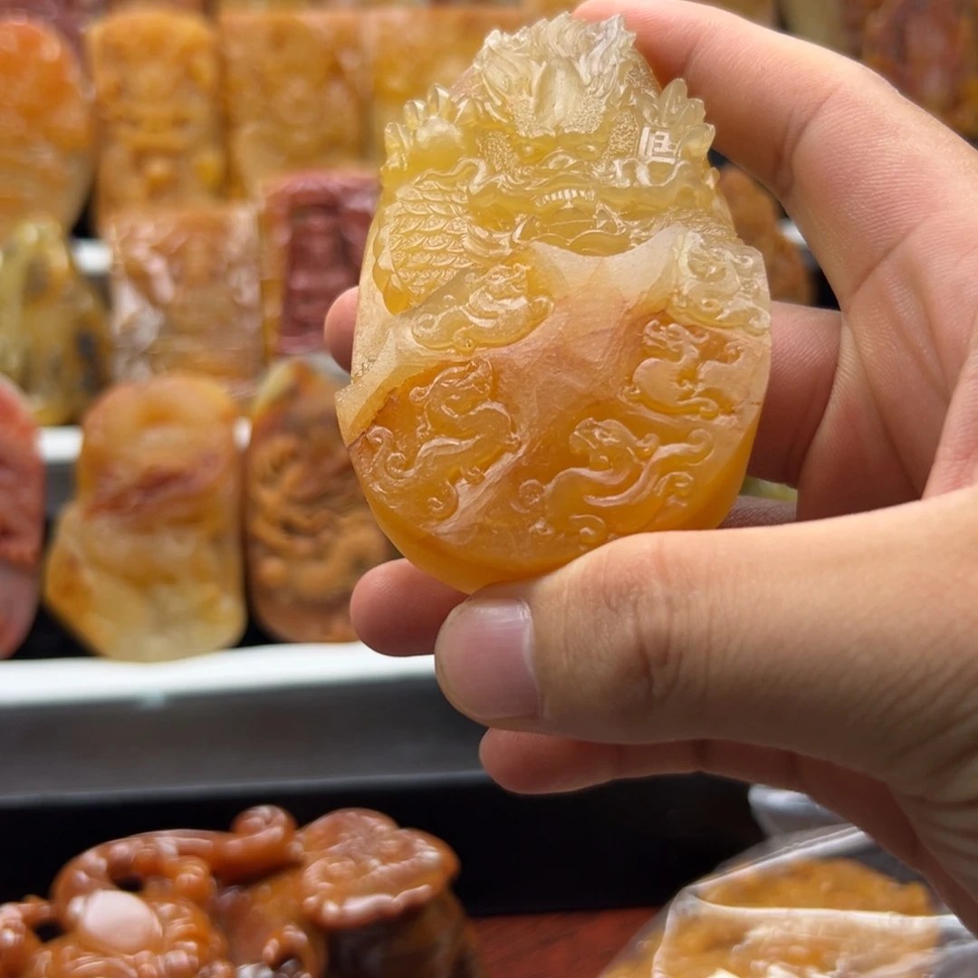 未镶嵌石英质玉（黄龙玉）黄龙玉