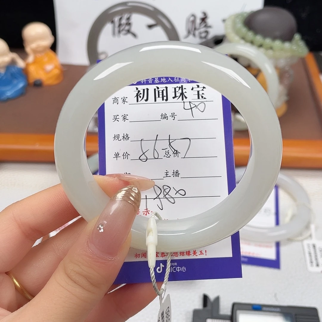 未镶嵌手镯和田玉