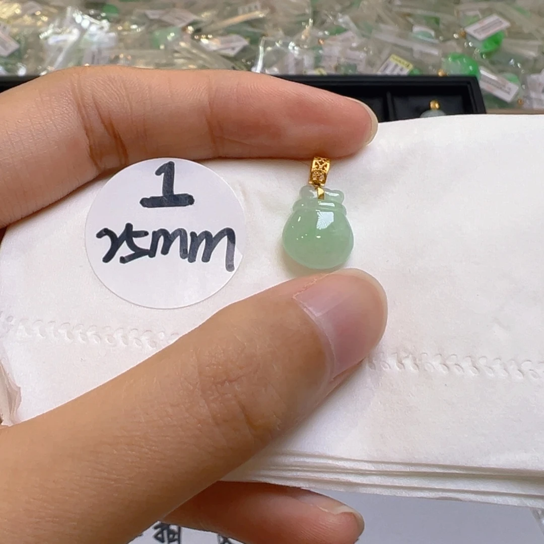吊坠(不含链)18K金镶嵌翡翠
