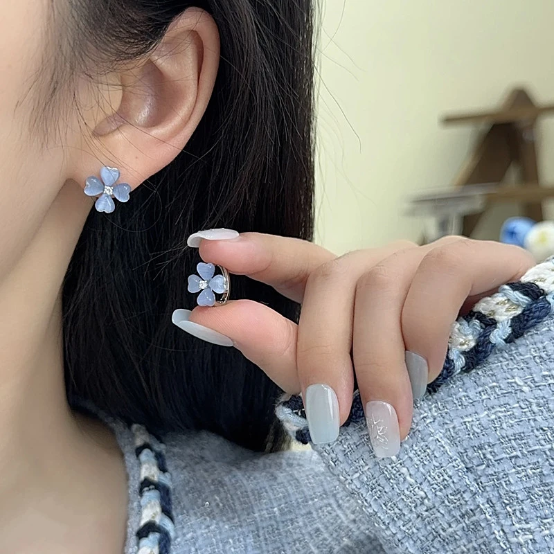 合金耳饰 仙甜美蓝色四叶花耳扣轻奢小众高级感耳环新款耳圈耳饰