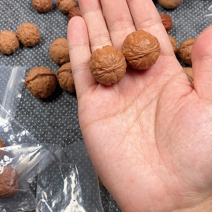 文玩核桃吊坠蛇皮墩