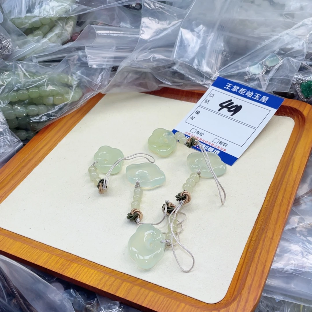 岫玉未镶嵌吊坠吊坠多样性，发一件