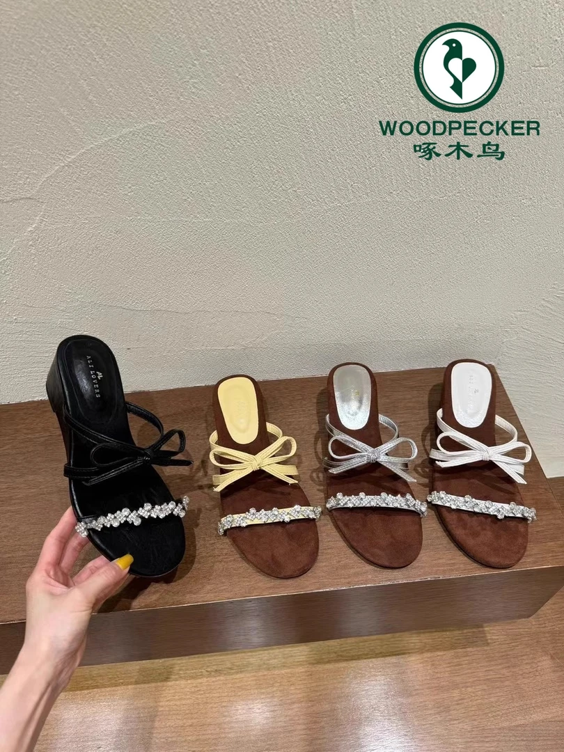 啄木鸟法式仙女风凉鞋女外穿2025夏季新款水钻一字拖鞋粗跟高跟鞋