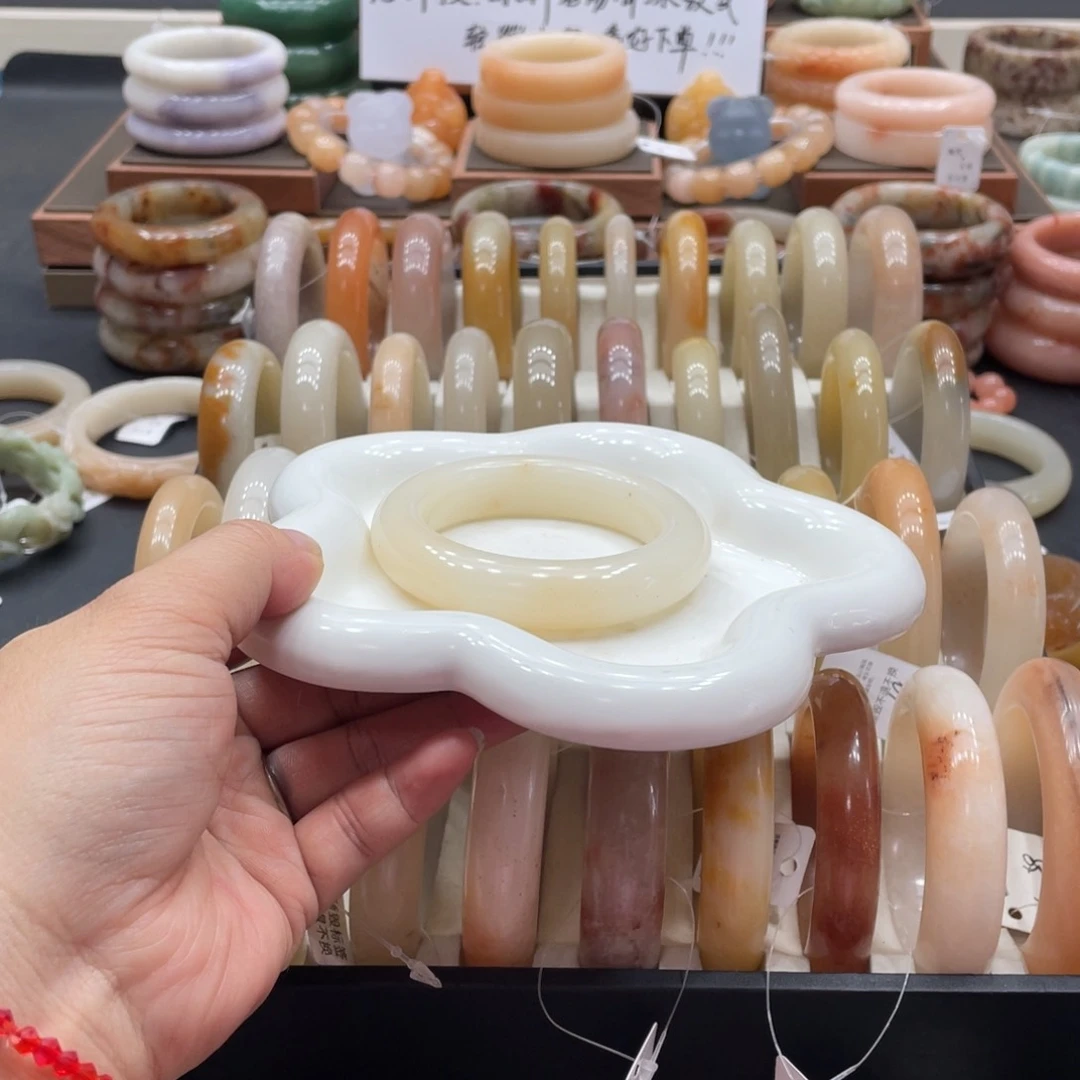 石英岩玉手镯未镶嵌老****！