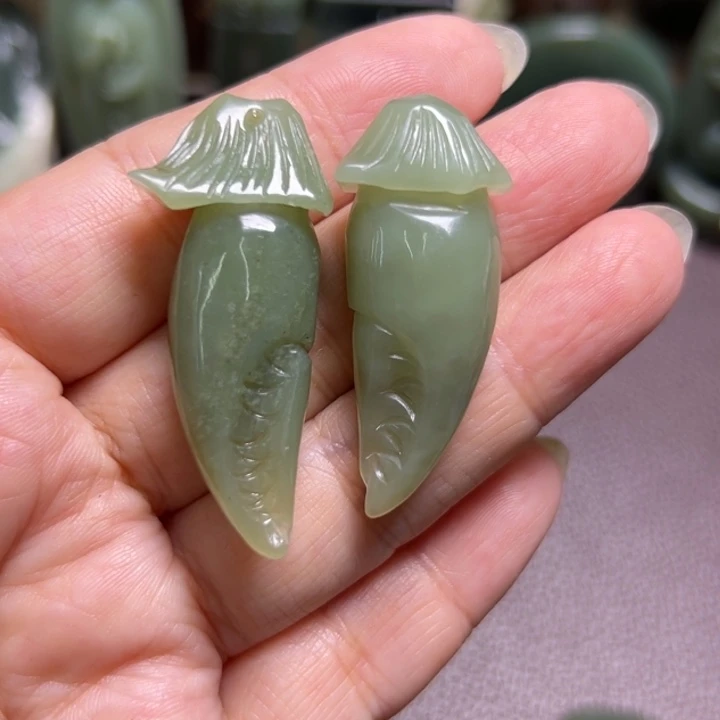 茶***6颈饰未镶嵌岫岩河磨玉（透闪石质玉）